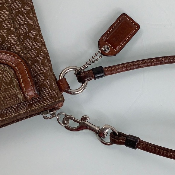 Coach Signature patter leather trim wristlet size 7.5 X 4 - Picture 8 of 13